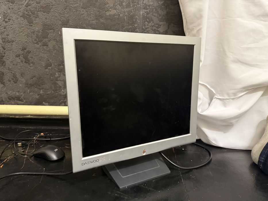 Монитор Daewoo 17