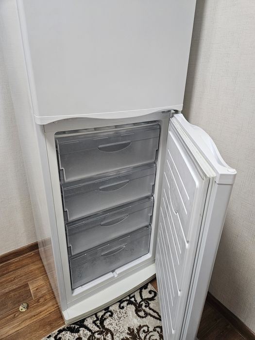 Продам холодильник двухкомпрессорный Атлант
