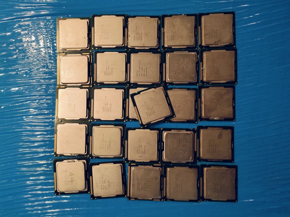 Lot de 26 procesoare Intel / Intel i3