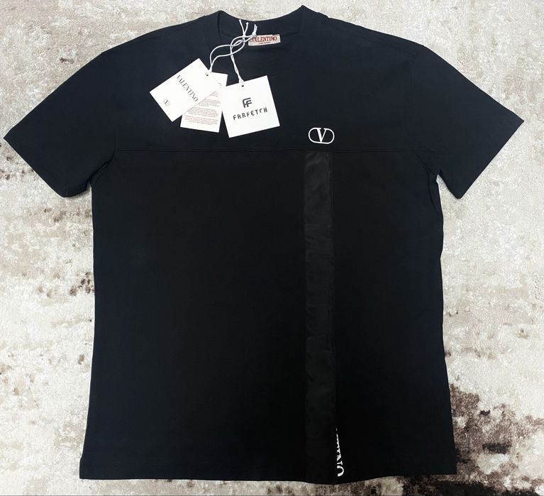 Vand tricou nou de barbati Valentino