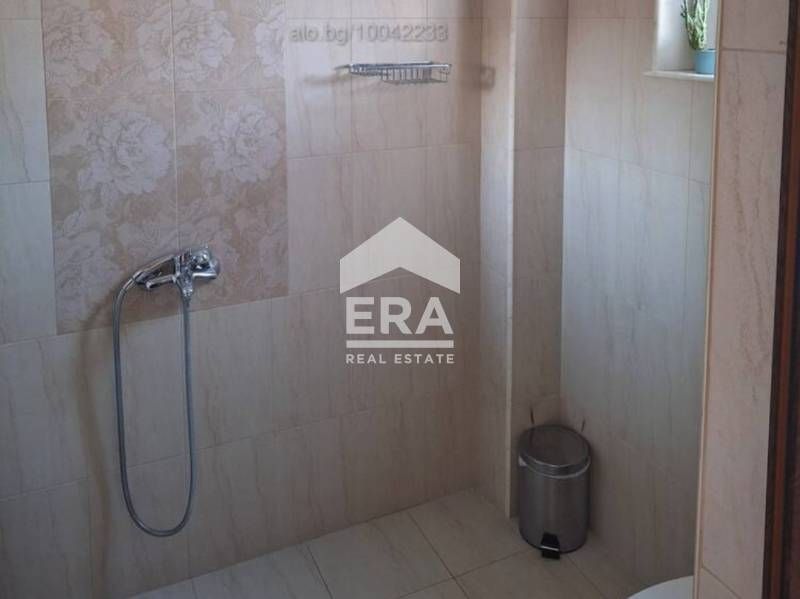 Двуетажна къща в сърцето на Кенана