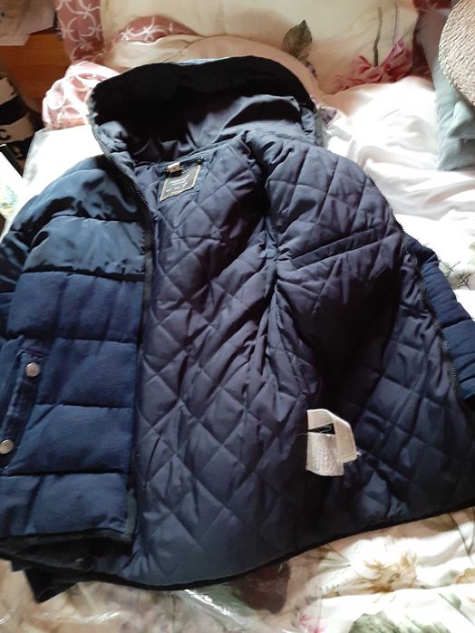 Geaca ZARA de iarna, stare buna, cu fermoarele originale, functionale.