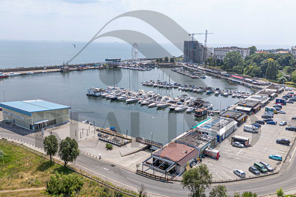 Duplex exclusivist în Piața Ovidiu | Vedere către Portul Turistic Tomis | Complet renovat în 2025