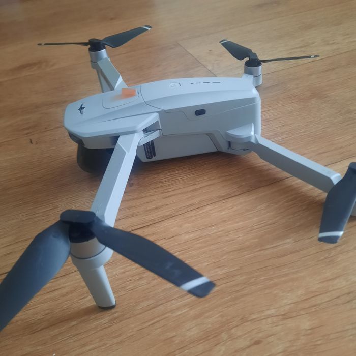 Продам дрон USER MANUAL