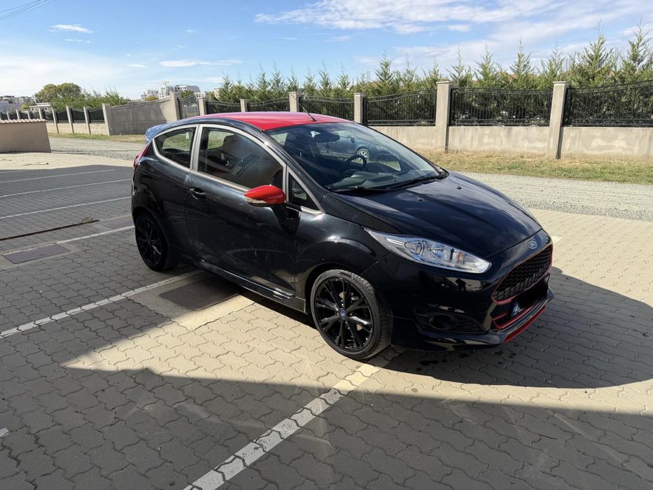 Ford Fiesta Red&Black 1.0 EcoBoost 140 CP | 2016 | 30.000 km | 3 uși