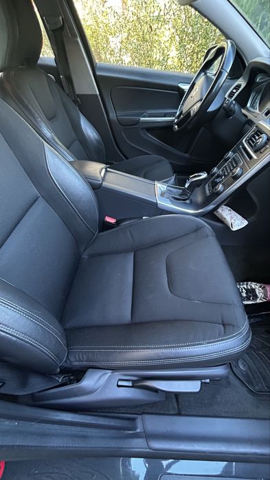 Продавам Volvo V60