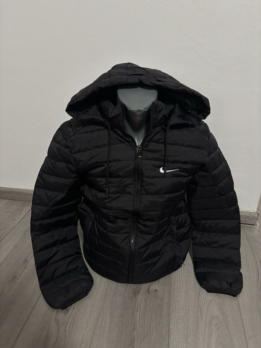 Geacă Nike – Toate Mărimile Disponibile