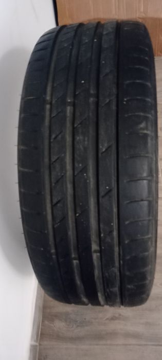 Продавам четири еднакви гуми втора употреба.Цена  80 евро.