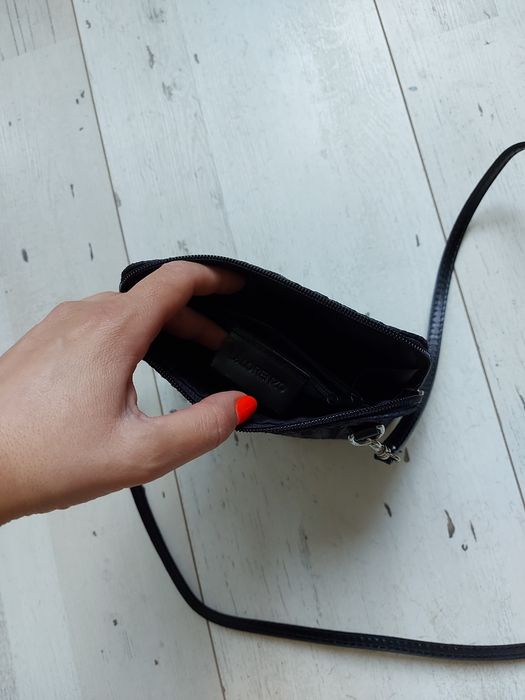 Дамска чантичка през рамо