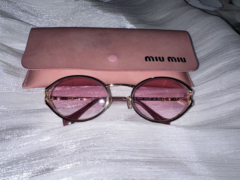 Солнцезащитные очки с логотипом Miu Miu