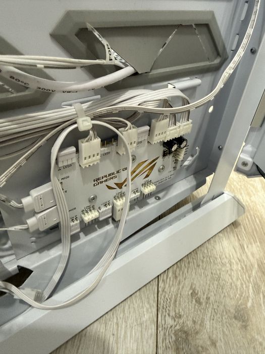 Продам корпус для ПК asus rog hyperion gr701