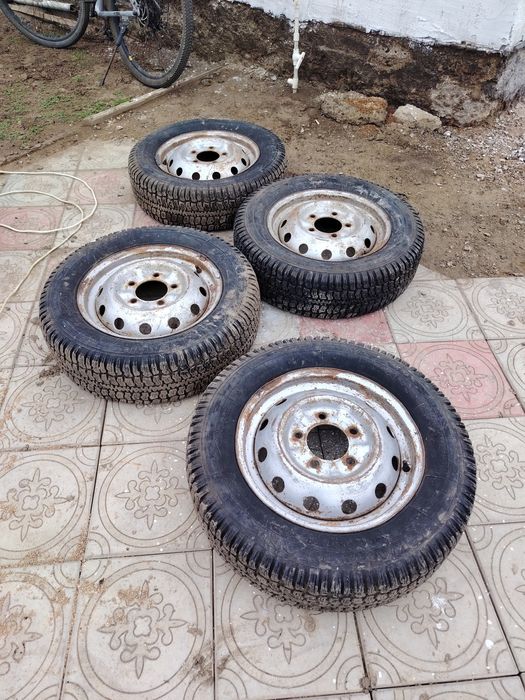 всесезонный покрышка для Нива