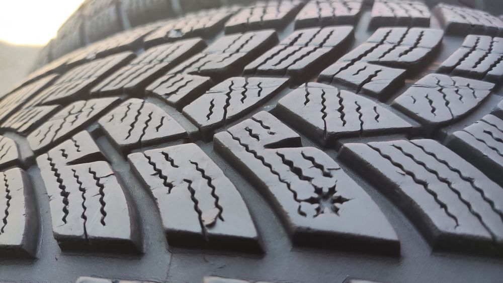 4бр. зимни гуми 235/60/18 GoodYear Ultra Grip Performance 
dot23