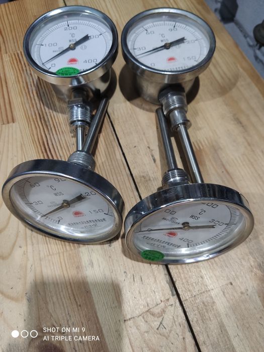 Термометр биметаллический.