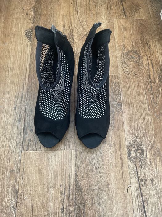 Pantofi eleganți