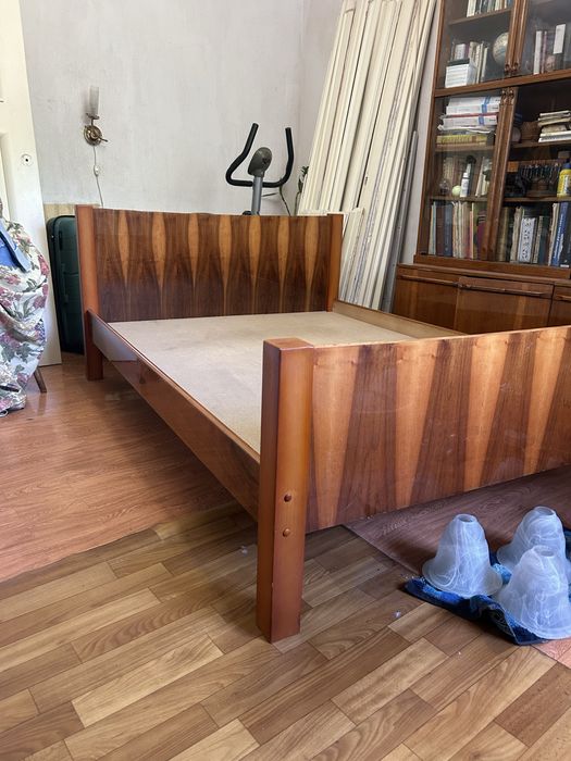 Продам кровать с матрасом