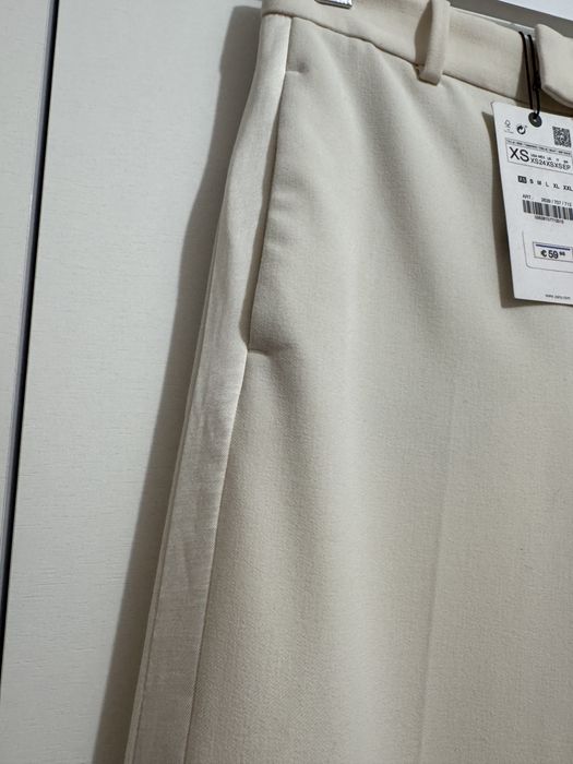 Pantaloni loose fit eleganți butter cream din stofă cu vipușca Zara XS