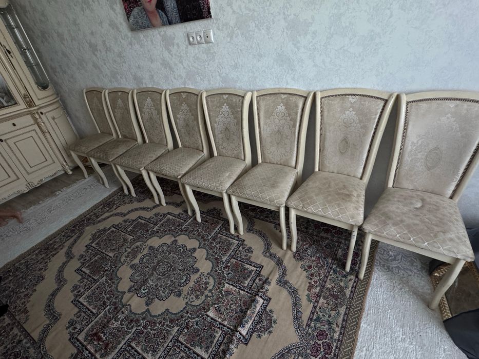 Стол со стульями