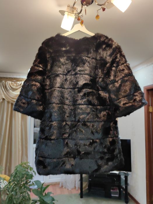 Продам шубу белую