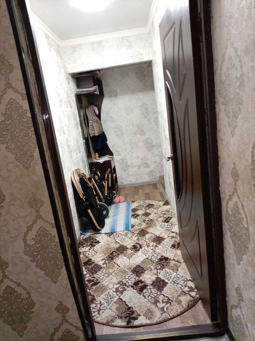 Продается 2-комнатная жилая квартира