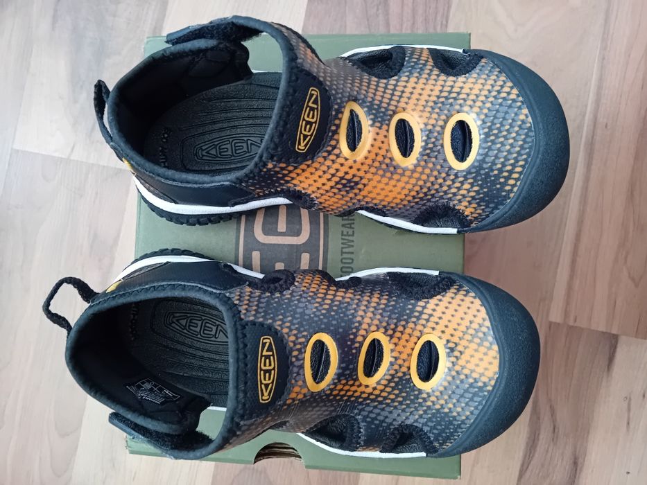 Kenzo/Bonpoint /KEEN луксозни ботуши, маратонки и сандали 27,28