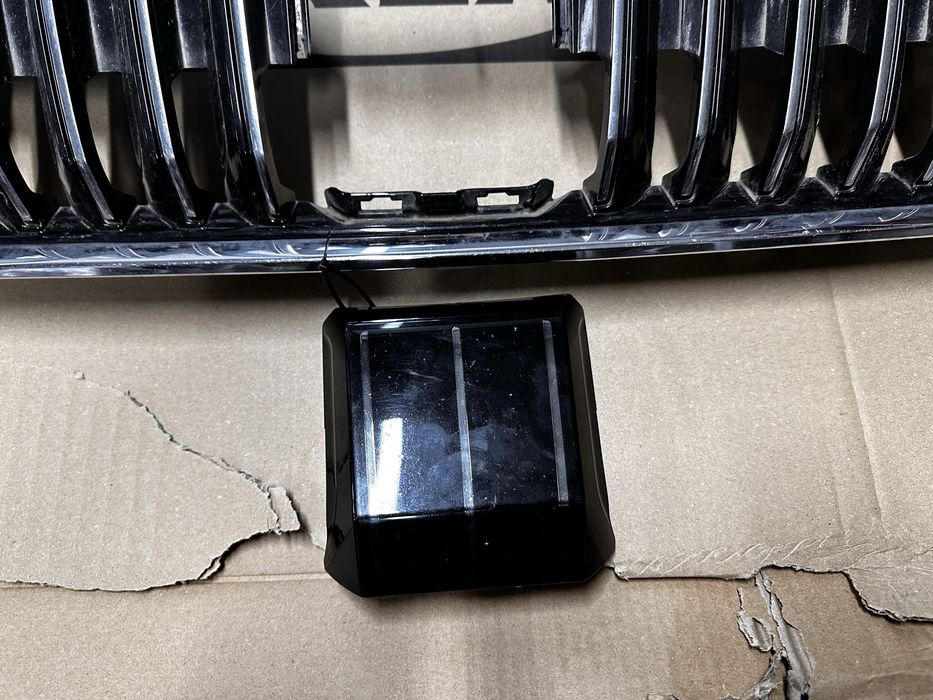 Grilă radiator.capac distronic skoda superb 3.v.