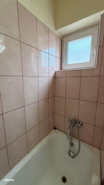 Apartament cu 3 camere decomandate, complet renovat,ultracentral Carei