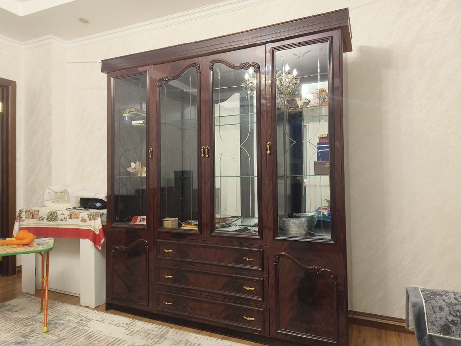 Продам сервант, в хорошом состоянии.