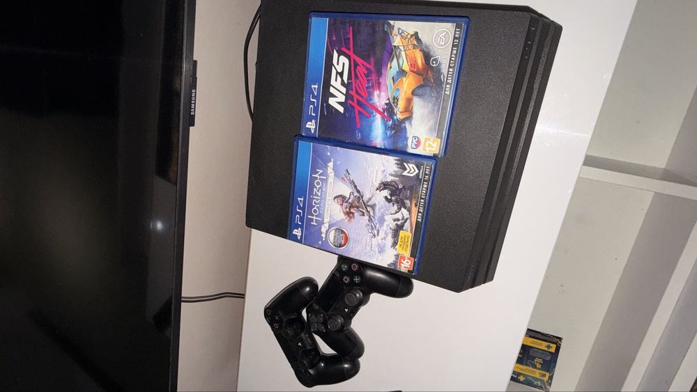 Продам Playstation 4 pro 872,8гб