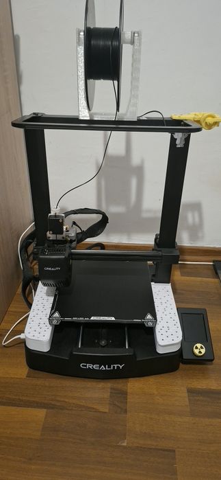 Vând imiprimata 3d creality eneder 3v 3 SE