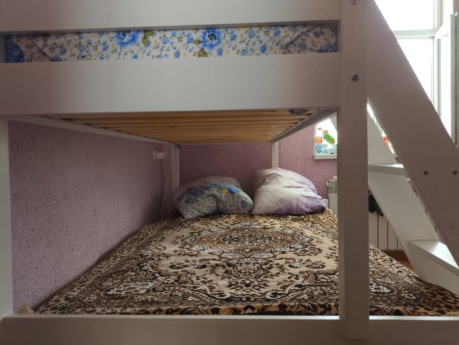 Кровать детская двухярустная.