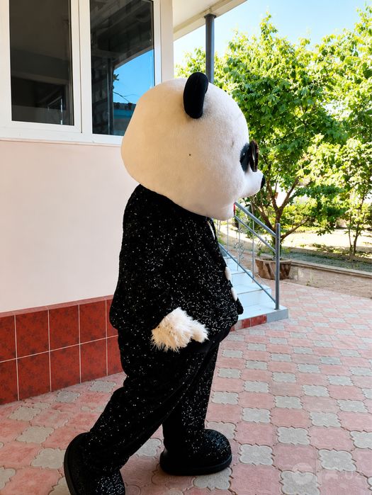 Oq qora panda kostyumi sotiladi