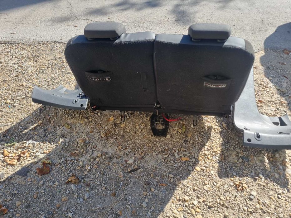 Трети ред седалкиза за дачия