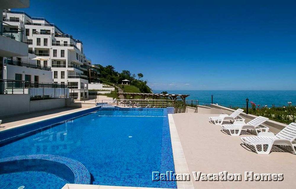 Стилен двустаен апартамент на брега на морето в Бяла