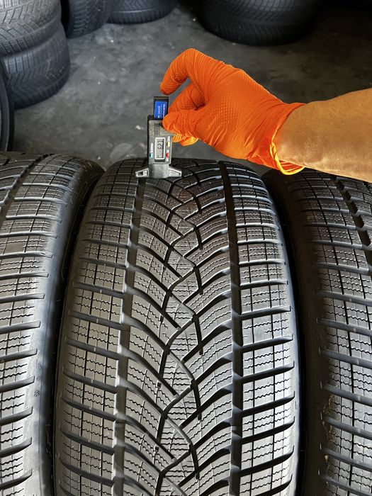 4 anvelope iarna 245/45/18 , GoodYear , DOT 2025 , 6-6.3 mm