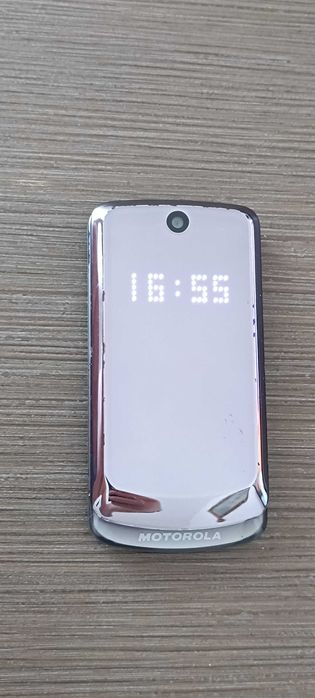 Se vinde Motorola Gleam și Nokia 6303