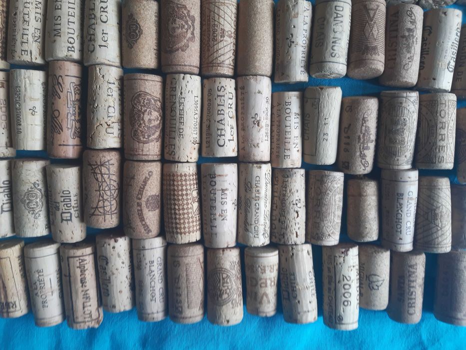 Пробки из  пробкового дерева и пласика