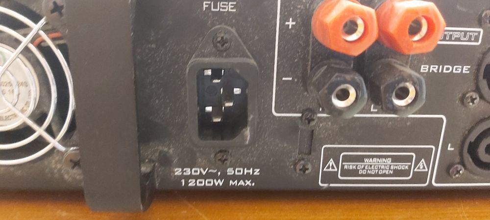 Vând amplificator de putere Phonetic ppa2000