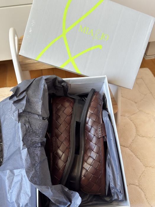 Лоуфъри в цвят бургунди по модел на Bottega Veneta