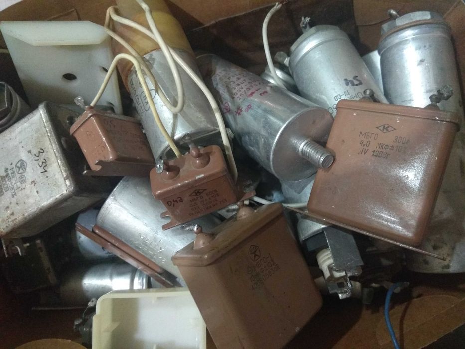 Аудиофильские конденсаторы 12000 мкф , на 40 вольт, есть 4к 6к 10к