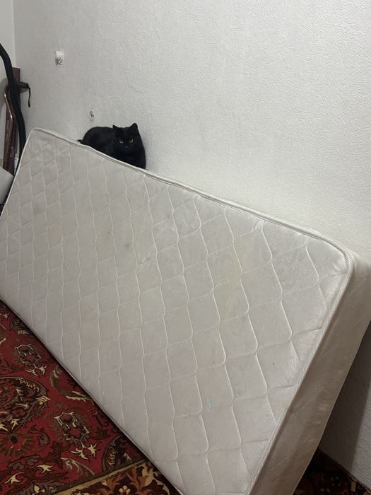 Продам матрас односпальнфй