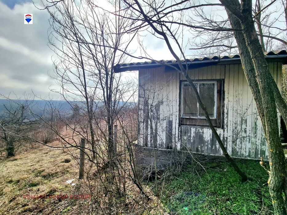 Вила с двор за продажба местност Дрибак, с. Николово