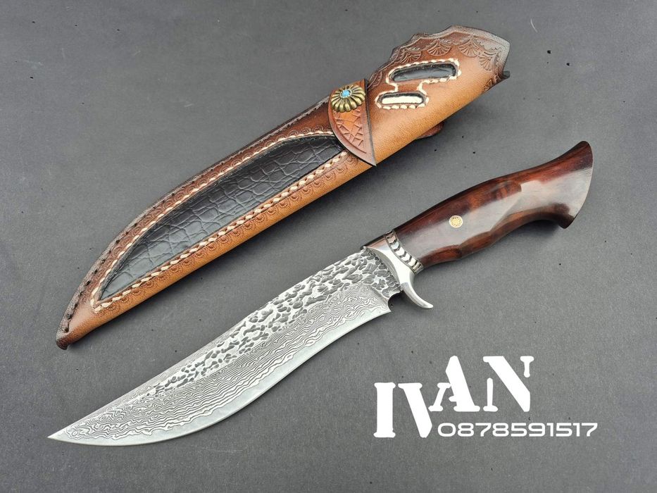 Японски ловен нож от дамаска стомана с  VG10 сърцевина и кожена кания