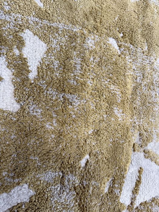 Белгийски килим в златисто