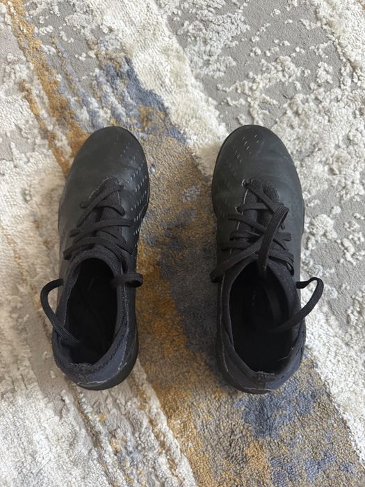 Adidas copii Fotbal sintetic nr 35 ( 22 cm ) 10/10  Pret : 59 lei