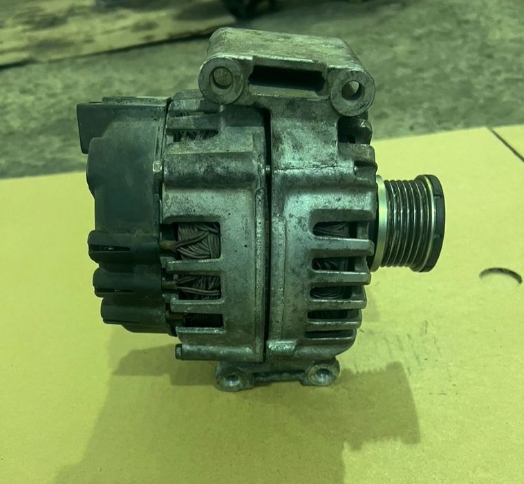 Продам генератор на мерседес спринтер 2.2