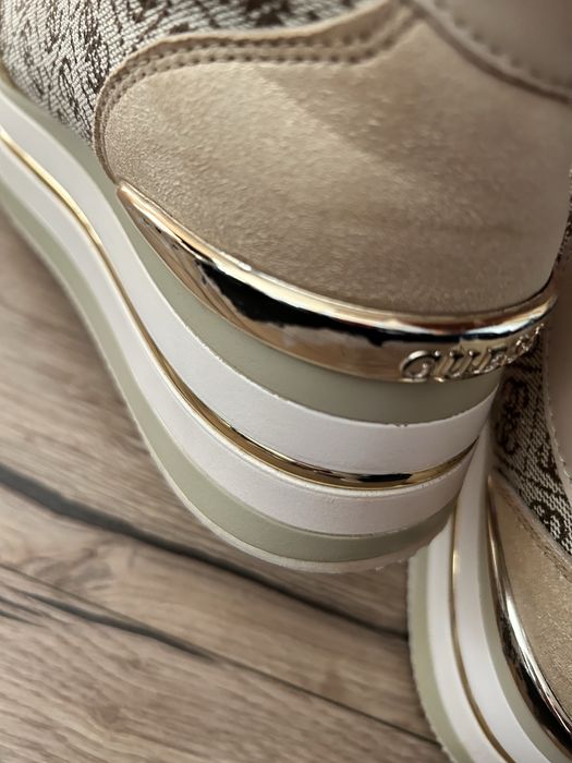 Носени Сникърси Guess