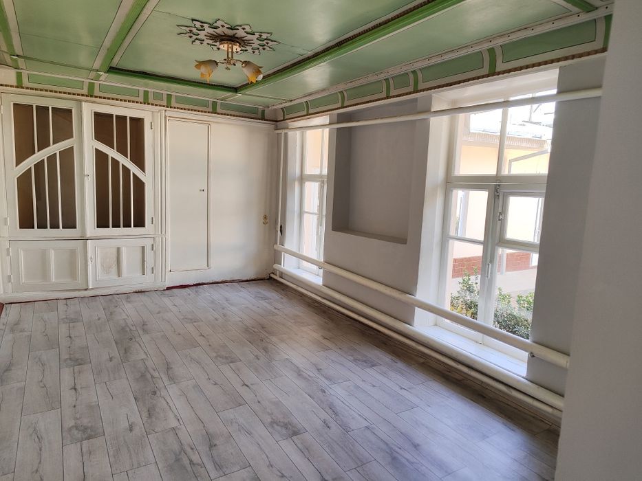 Центрда, зор лакатцияда нежилой