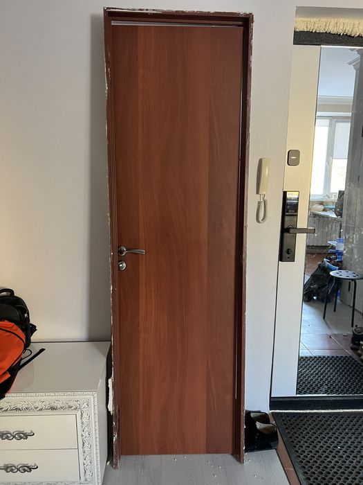 Деревянная дверь