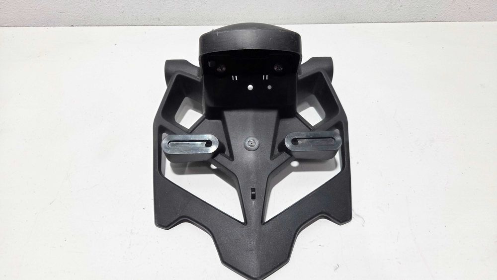 Yamaha R1 Big Bang carene scarite sa